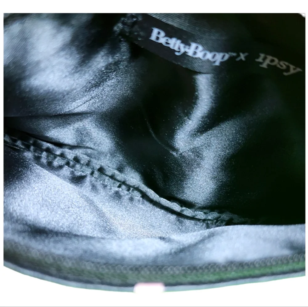 FINAL PRICE - ipsy Betty Boop Makeup Bag - Picture 4 of 5